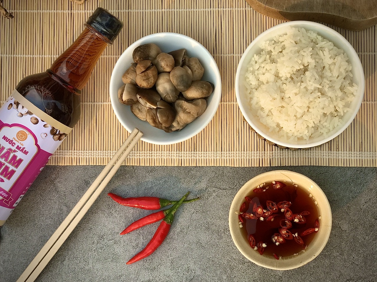 Nước mắm từ nguyên liệu tự nhiên là gì?